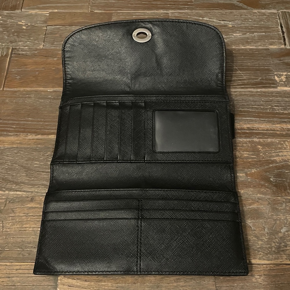 Coach Pebbled Leather Trifold Wallet🖤 - Picture 5 of 14